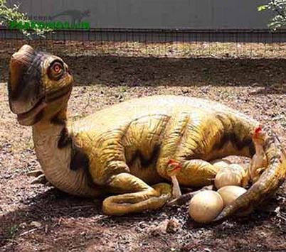 פסל דינוזאורים ביער