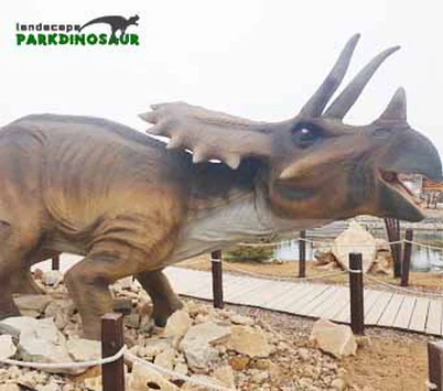 דינוזאור אנימטרוני ענק